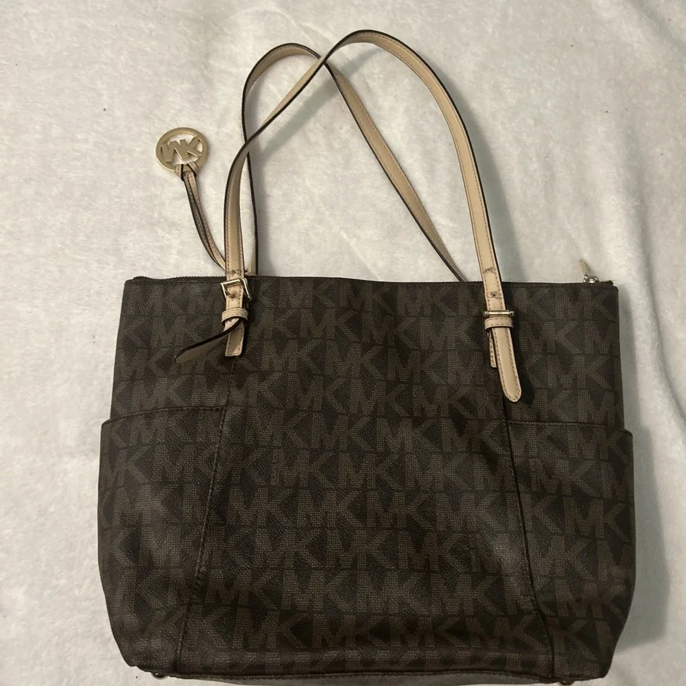Pre Owned  Michael Kors signature Jet Set East West Top Zip Tote‎